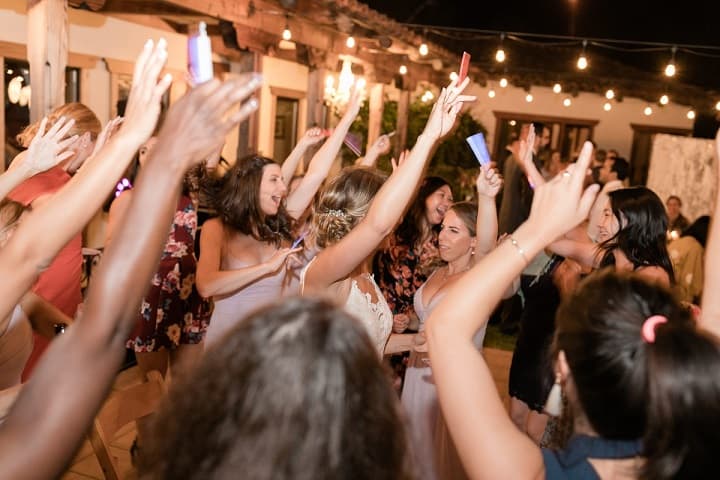 7 Ways to Step up Your Wedding Dance Game